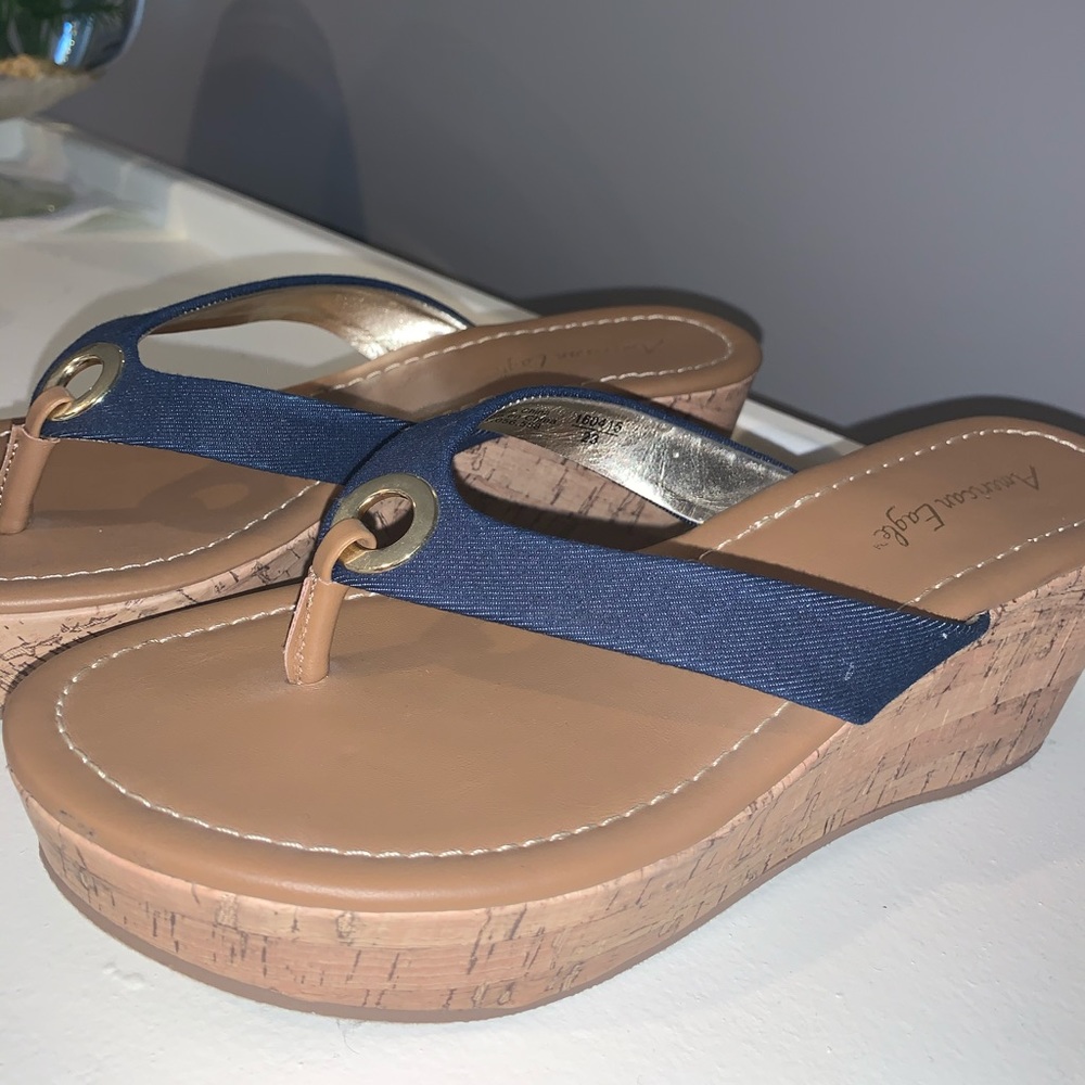 American Eagle Wedged Sandal  💙 SIZE: 7 1/2 💙